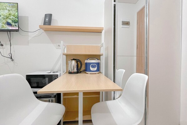 Standard Apartment | In-room dining
