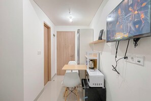 Standard Apartment - Affordable Studio (No Kitchen) Near Unhas Bandaraya - Tallasa City Makassar Apartment (Makassar)