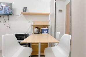 Standard Apartment | In-room dining