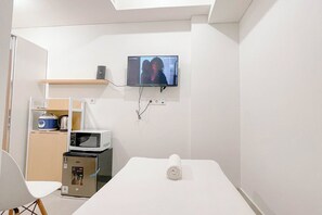 Standard Apartment - Neat Studio (No Kitchen) At Bandaraya - Tallasa City Makassar Apartment (Makassar)