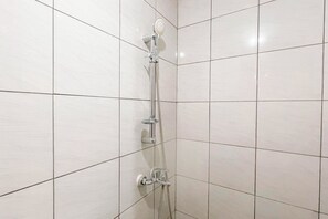Standard Apartment | Bathroom