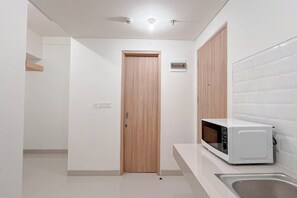 Room - Minimalist 1Br Combined (No Kitchen) At Bandaraya - Tallasa City Makassar Apartment (Makassar)