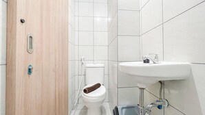 Standard Apartment | Bathroom - White Studio Room (No Kitchen) At Bandaraya - Tallasa City Makassar Apartment (Makassar)