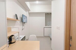 Room - Good Deal Studio Room (No Kitchen) Apartment Bandaraya - Tallasa City Makassar (Makassar)