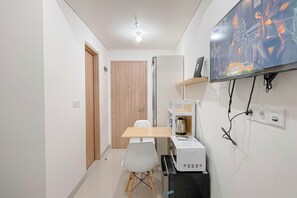 Room - Good Deal Studio Room (No Kitchen) Apartment Bandaraya - Tallasa City Makassar (Makassar)