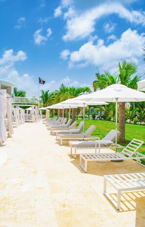 2 outdoor pools - Playa Palmera Ocean View Apartments (Punta Cana)