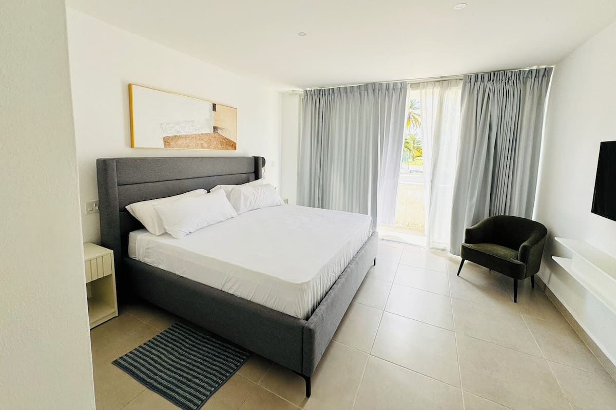 Blackout drapes, WiFi (free), bed sheets