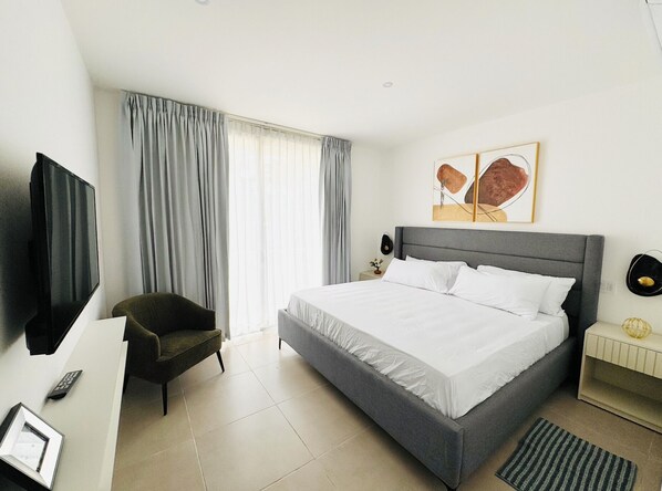 Blackout drapes, free WiFi, bed sheets