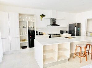 Fridge, microwave, oven, coffee/tea maker - Playa Palmera Ocean View Apartments (Punta Cana)