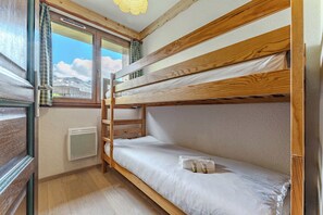 2 bedrooms, WiFi, bed sheets