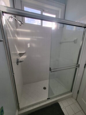 Shower, towels, shampoo