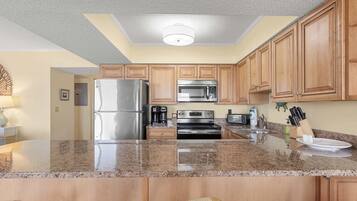 Fridge, microwave, stovetop, dishwasher