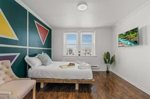 2 bedrooms, travel cot, WiFi, bed sheets