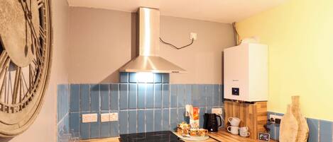 Batterie de cuisine, vaisselle et ustensiles