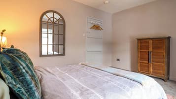 Cottage | 1 bedroom, individually decorated, individually furnished