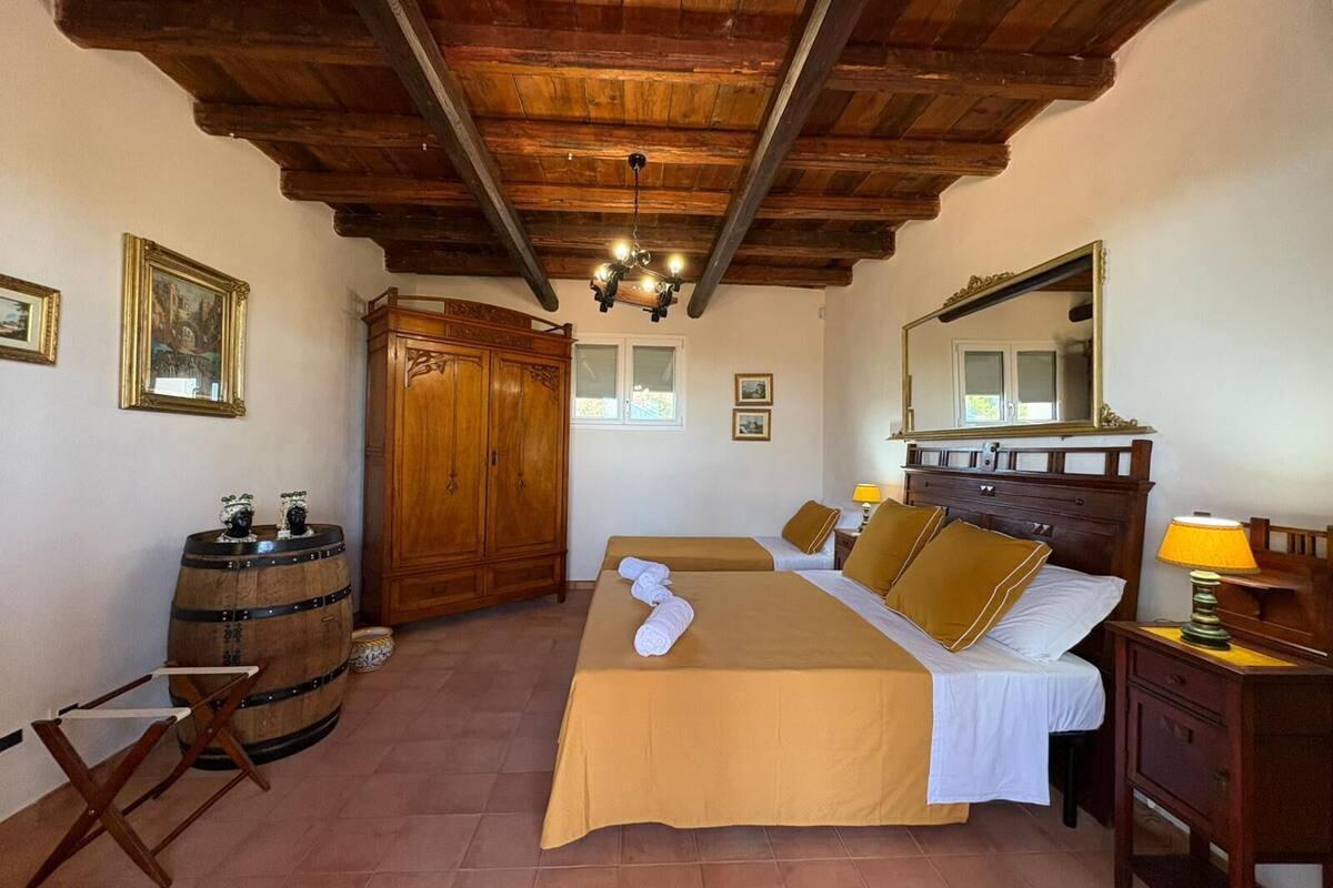 Classic Triple Room, Roll-in Shower | Laptop workspace, soundproofing, free WiFi