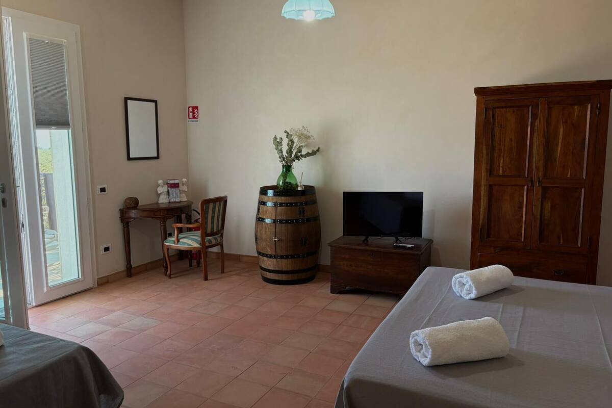 Deluxe Triple Room, Garden View | Laptop workspace, soundproofing, free WiFi