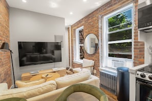 Interior - Comfortable & Cozy 2BR Home Near Union Square (New York)