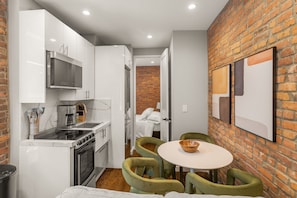 Fridge, microwave, oven, cookware/dishes/utensils - Comfortable & Cozy 2BR Home Near Union Square (New York)