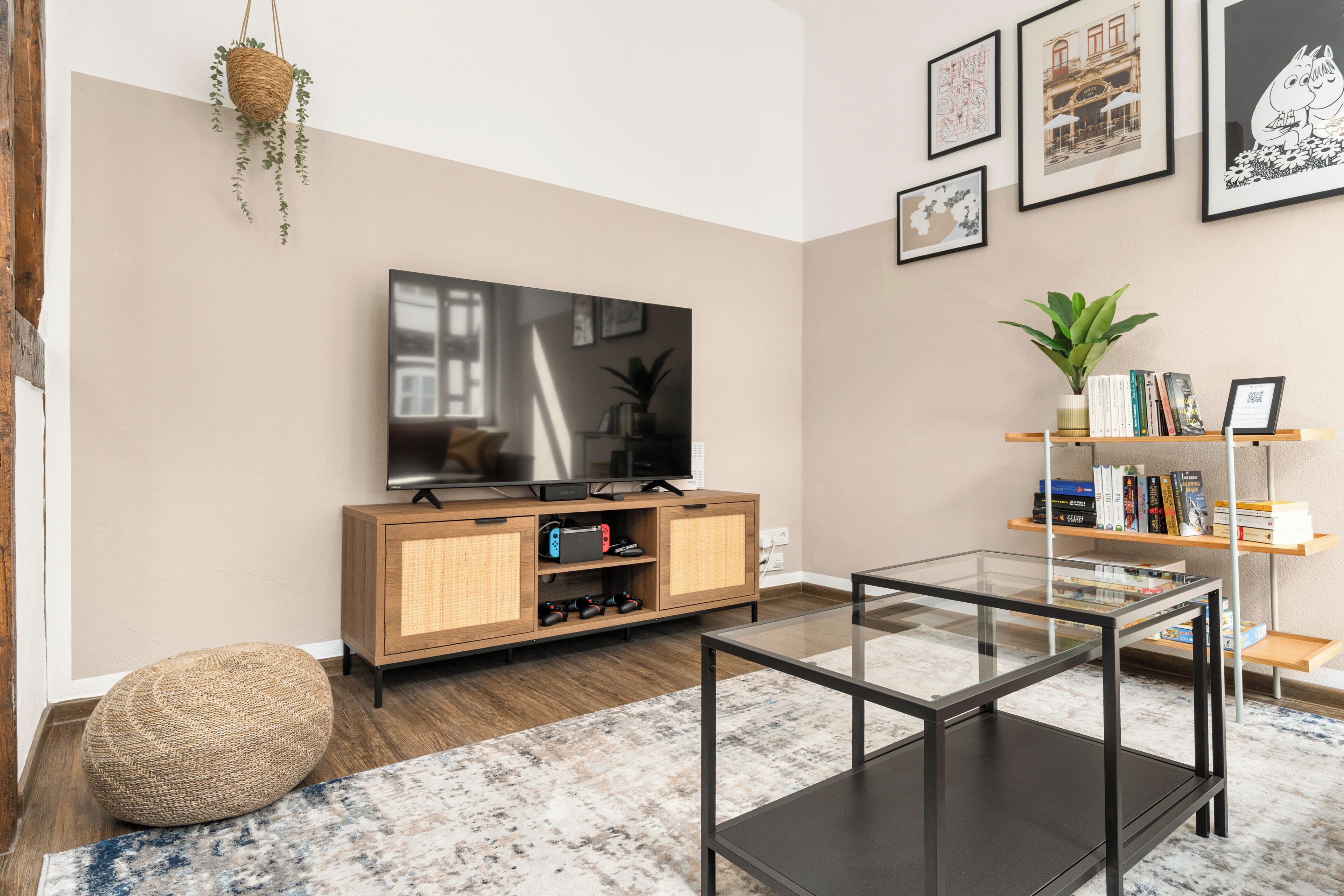 Smart-TV, Videospiele, Bücher, Stereoanlage