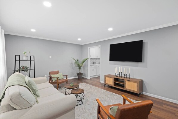 TV - Cozy Home, 17 min from NYC, 2 Parking Spaces (Ridgefield Park)