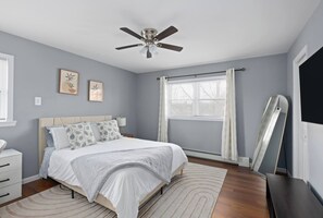 2 bedrooms, iron/ironing board, travel cot, WiFi - Cozy Home, 17 min from NYC, 2 Parking Spaces (Ridgefield Park)