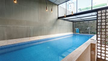 Inomhuspool och uppvärmd pool