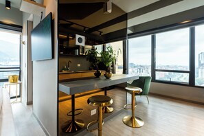 Microwave, stovetop, coffee/tea maker, electric kettle - Master suite private tub+spapool in clubhouse (Bogotá)