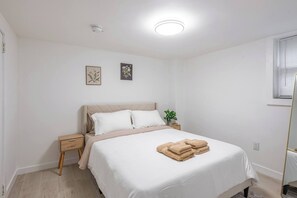 3 bedrooms, iron/ironing board, WiFi, bed sheets