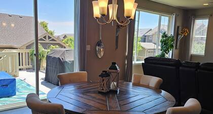 Charming 3-bedroom house w/AC, high speed internet, private office near Airport