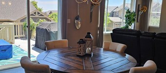 Charming 3-bedroom house w/AC, high speed internet, private office near Airport