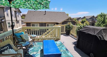 Charming 3-bedroom house w/AC, high speed internet, private office near Airport