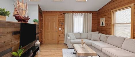 TV, fireplace, ping pong