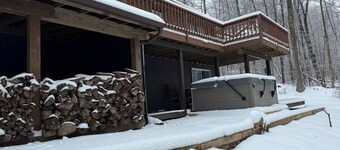 5 min to Lake/ Chic&Cozy/ Hot Tub, 5 min to Lake/ Chic&Cozy/ Hot Tub