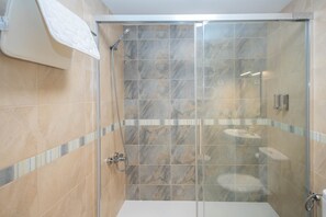 Shower, towels