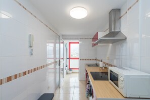 Réfrigérateur, micro-ondes, four, lave-vaisselle