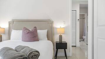 4 Schlafzimmer, Schreibtisch, Bügeleisen/Bügelbrett, Reisekinderbett