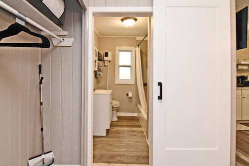 Charming Studio Apartment Near Downtown and Disney