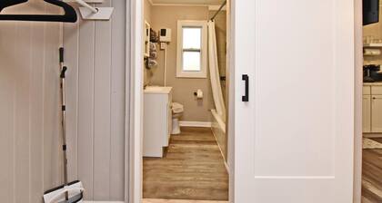 Charming Studio Apartment Near Downtown and Disney