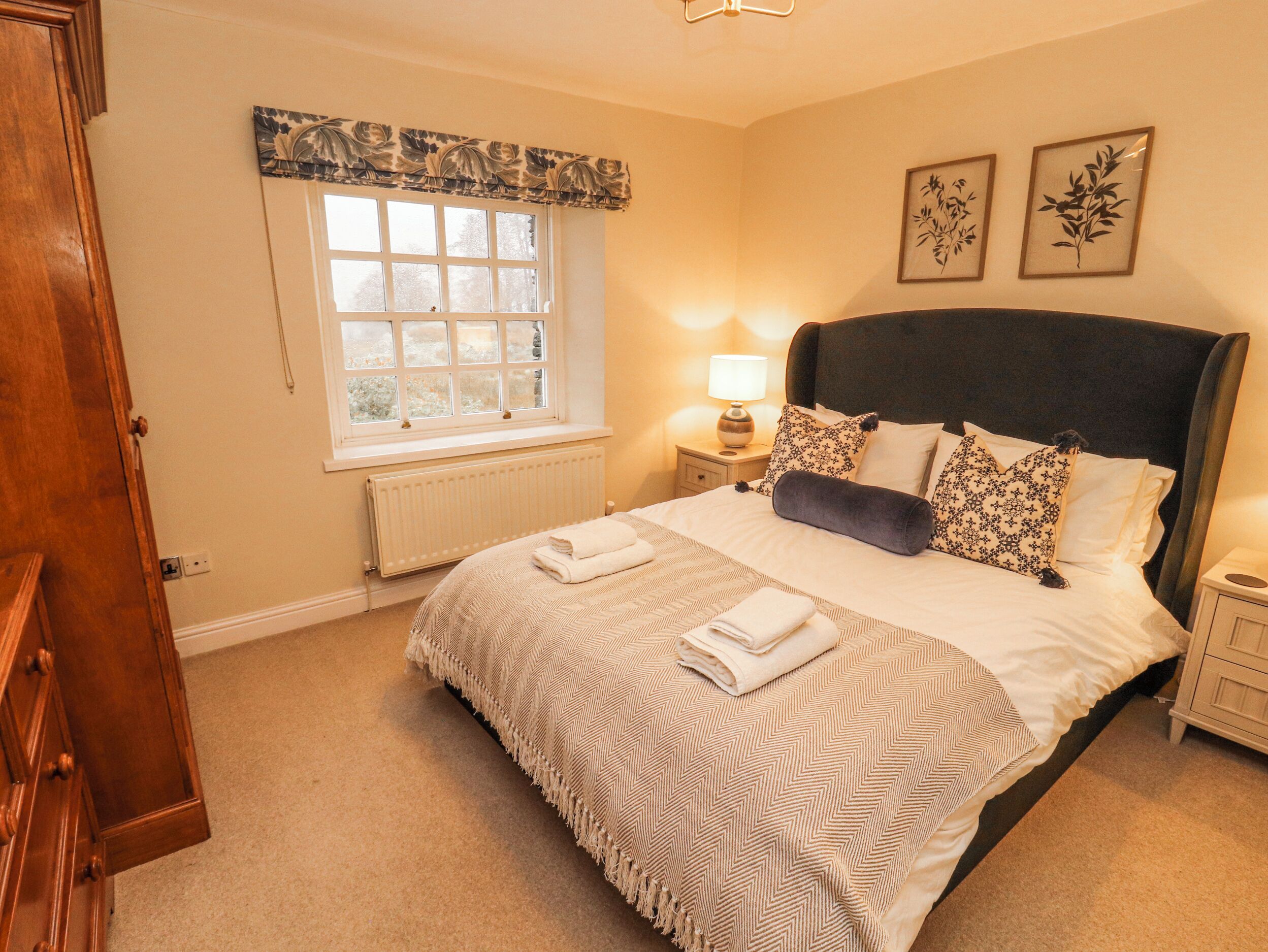 Cottage | 4 bedrooms, WiFi (free), individually decorated, individually furnished