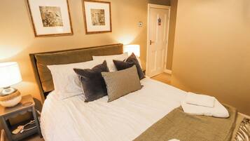 Cottage | 4 bedrooms, individually decorated, individually furnished, free WiFi