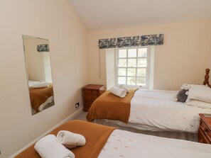 4 bedrooms, individually decorated, individually furnished, free WiFi - Deer How Farm (Penrith)