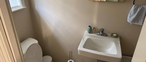 Dusche, Handtücher, Seife, Toilettenpapier