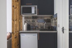 Fridge, microwave, stovetop, coffee/tea maker