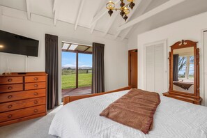 4 bedrooms, WiFi, bed sheets