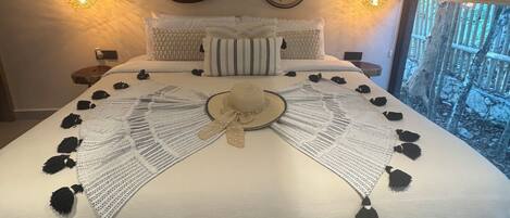 2 bedrooms, iron/ironing board, Internet, bed sheets