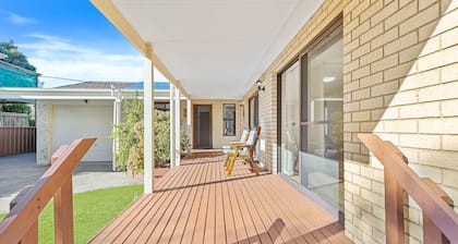 Winnies on Sunpatch. Gorgeous, pet friendly home in fantastic location