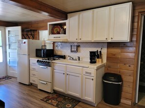 Private kitchen - Phenomenal 6-bedroom cottage 1, 2 & 3 (Newaygo)