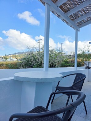 Property grounds - Deluxe Family Room (Vothonas)