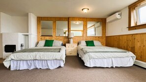 4 bedrooms, iron/ironing board, WiFi, bed sheets